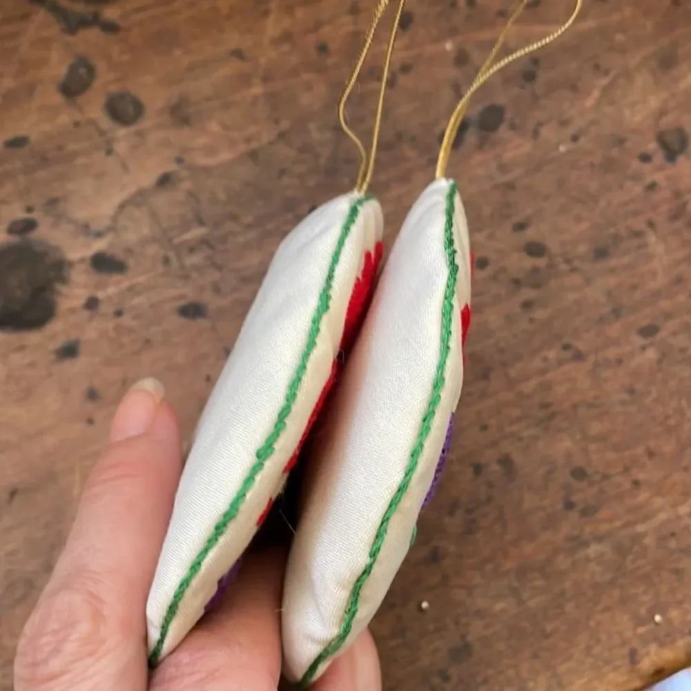 2 Vtg cloth stuffed‎ embroidered Christmas tree ornaments